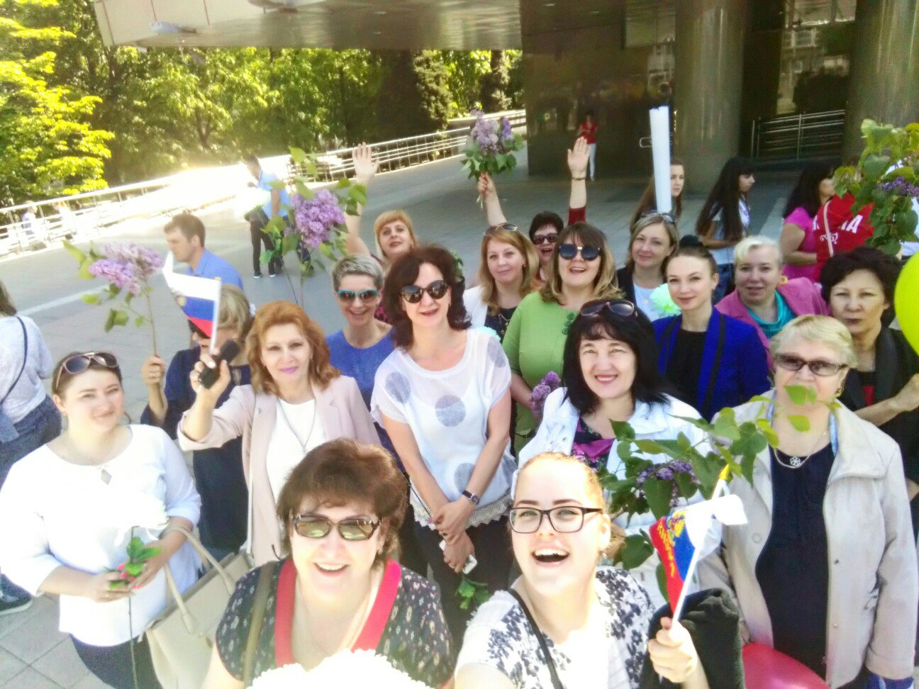Участие в первомайских мероприятиях и мероприятиях, связанных с празднованием Великой Победы.
