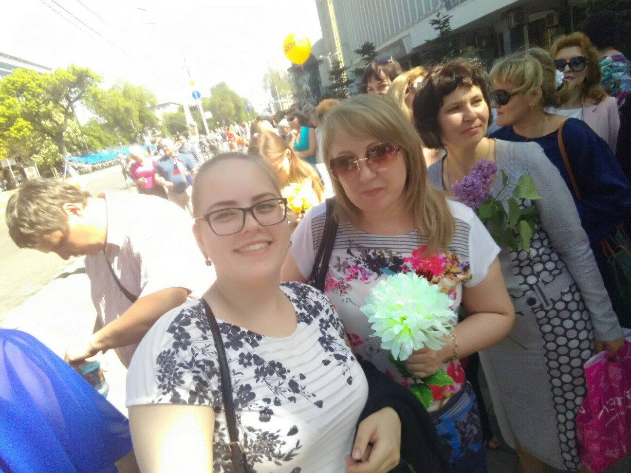 Участие в первомайских мероприятиях и мероприятиях, связанных с празднованием Великой Победы.